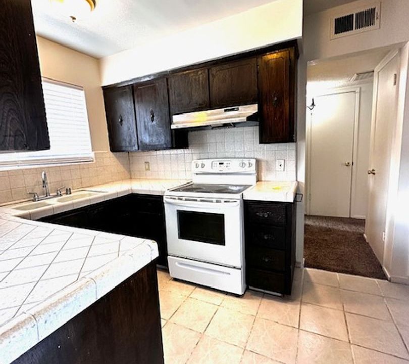 1st image of 1528 E Garland Ave #D