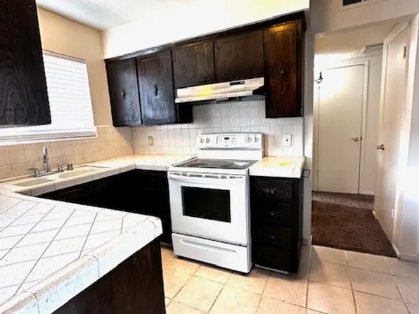 Garland Ave, 1528 E Garland Ave #D, Fresno, CA 93704