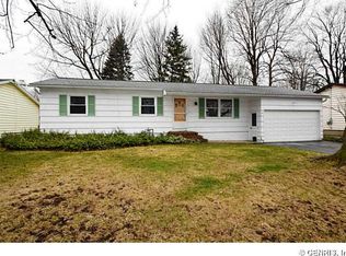 24 Glen Oaks Dr, Rochester, NY 14624