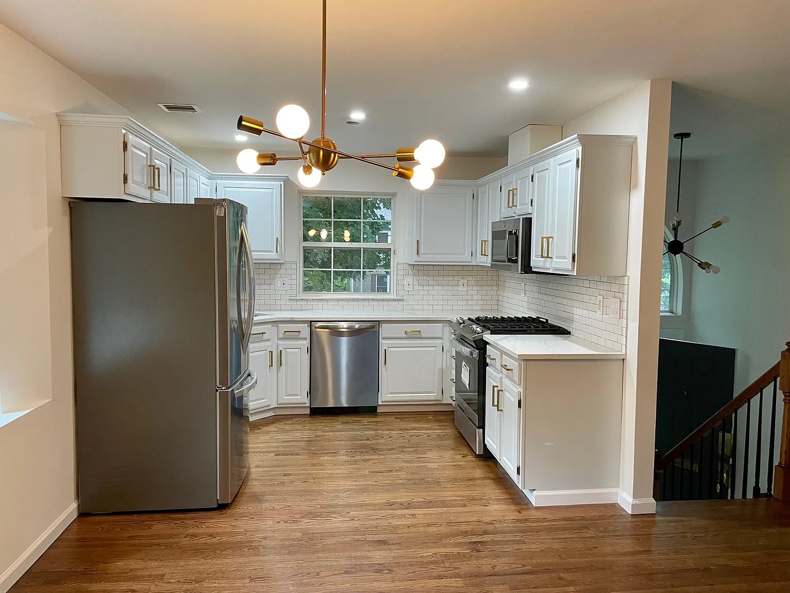 3 bed, 2.5 bath, 1418 sqft, $5,000 — Photo 2