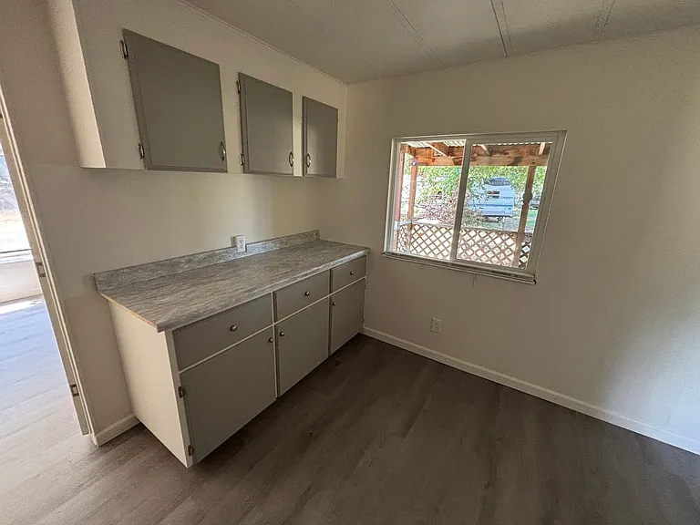 900 Callahan Way — Photo 5