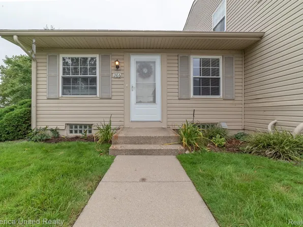 266 Aqueduct Dr, Walled Lake, MI 48390