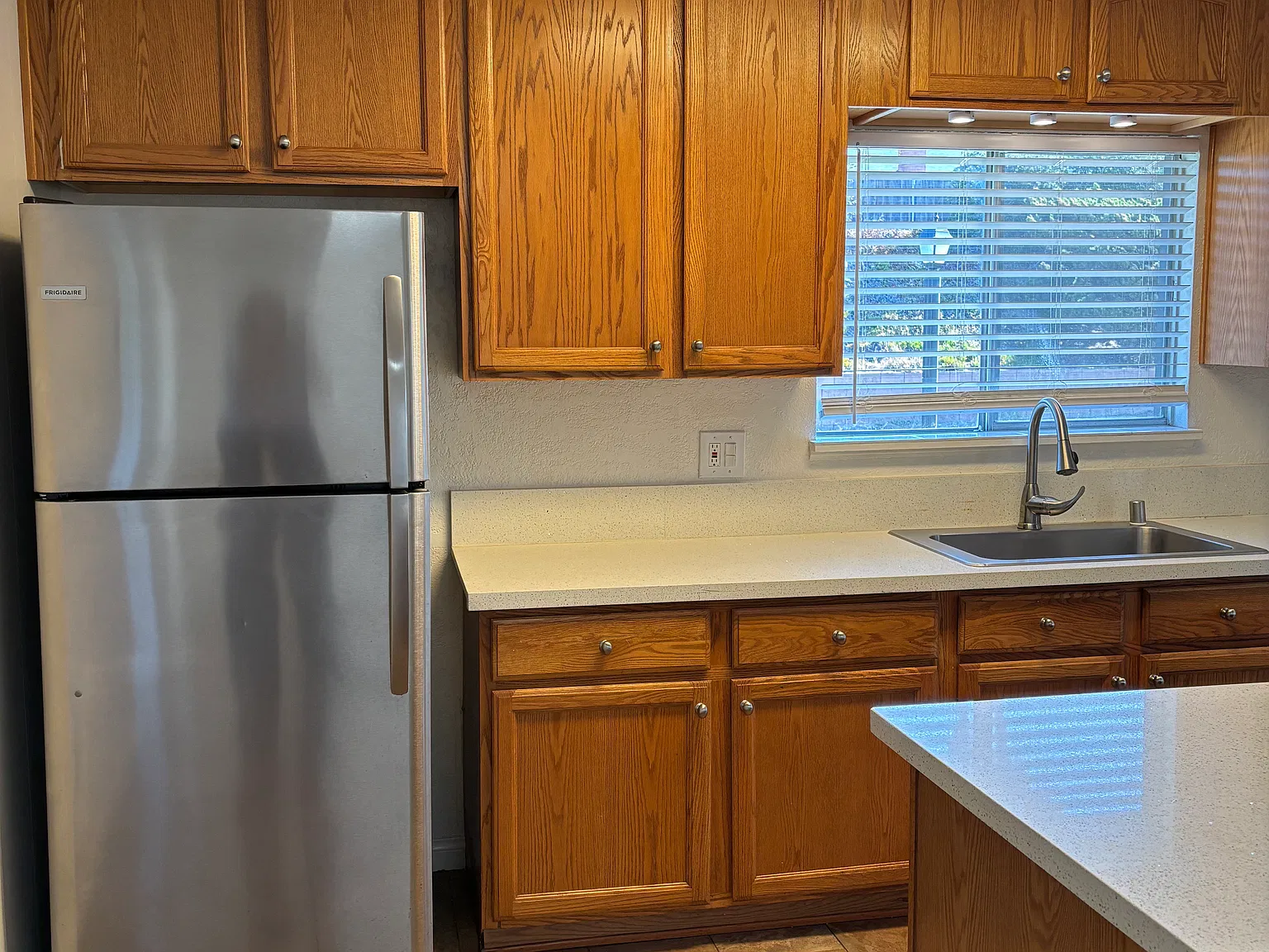 3 bed, 1484 sqft, $4,200 — Photo 3
