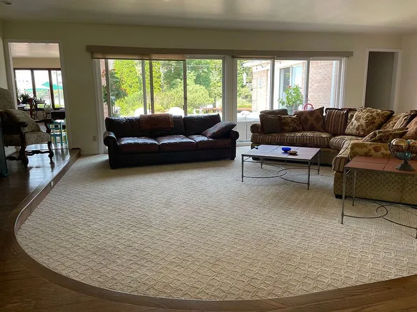 5455 E Shore Dr NW, Canton, OH 44718