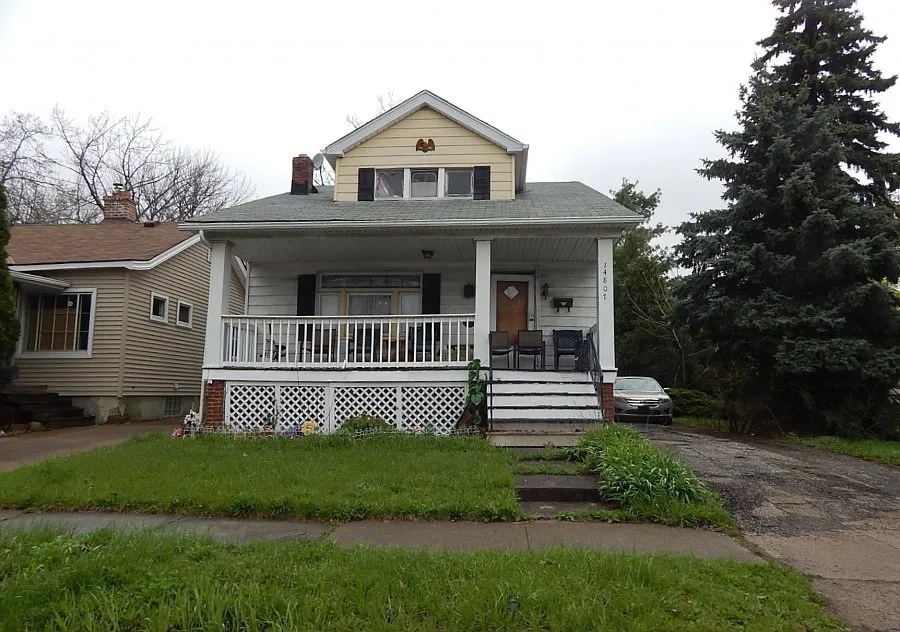 14807 Glendale Ave photo 1