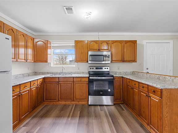 3rd image of 7111 Refugio Cir