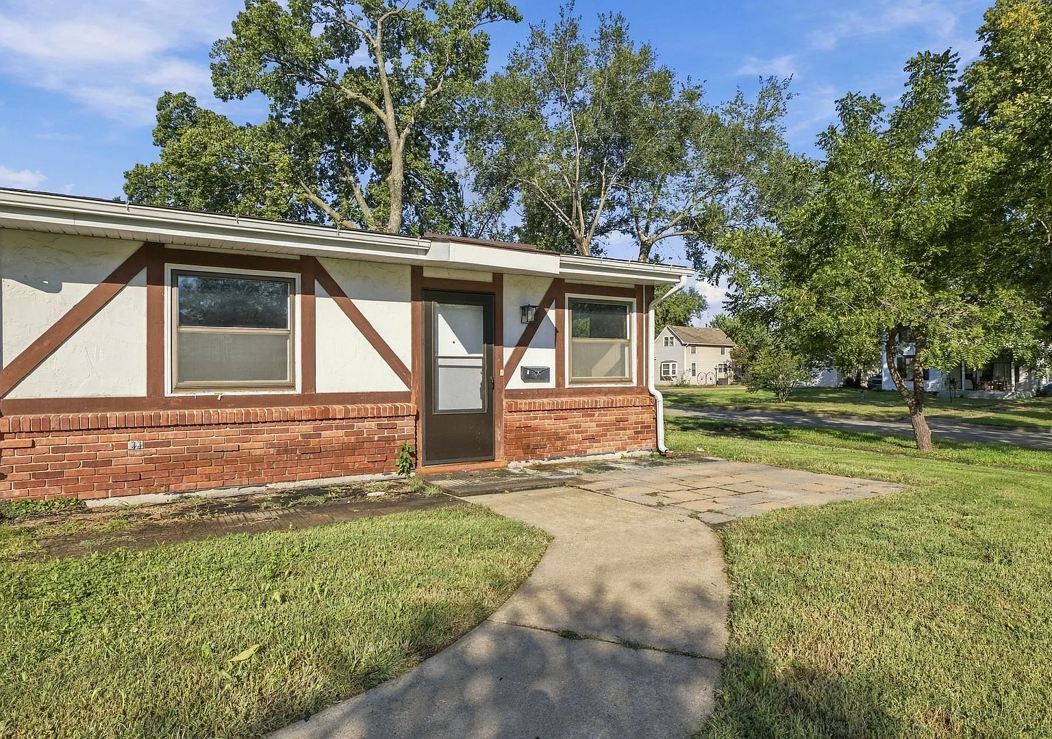 520 N Walnut St. — Photo 1