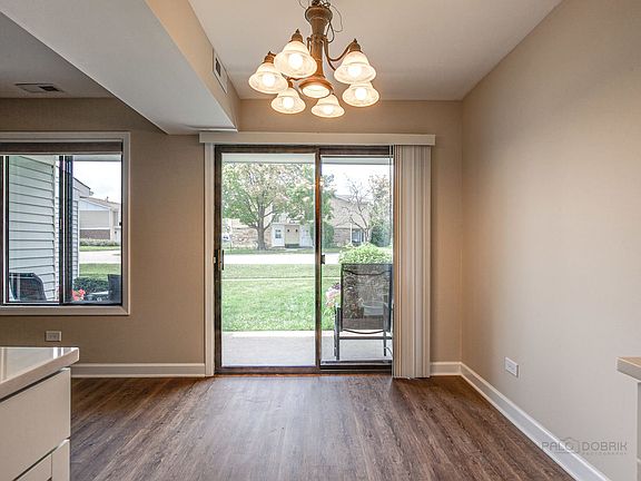 4th image of 1012 Polk Ct #171