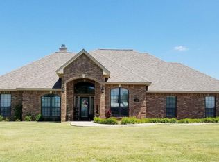 322 8th St, Scotland, TX 76379