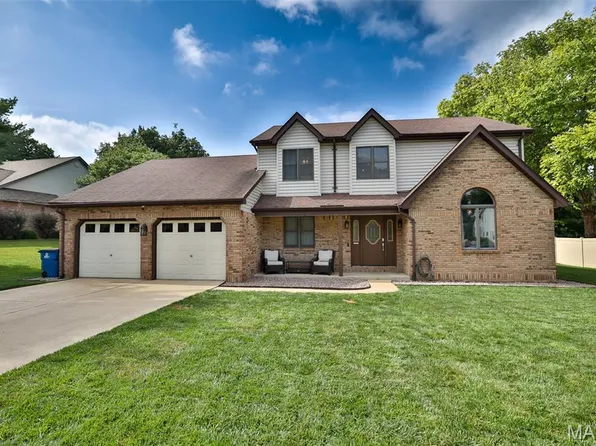 138 Holly Tree Ct, Glen Carbon, IL 62034