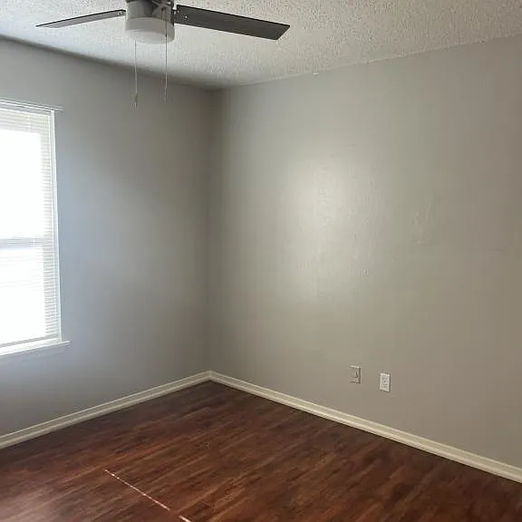 206 E Sycamore Ln — Photo 4