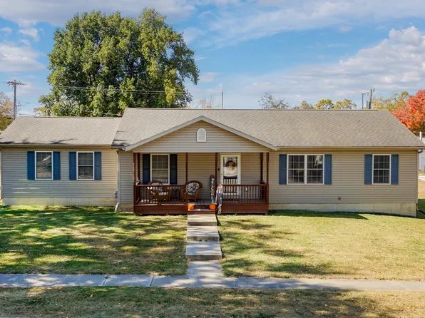 205 S Buchanan St, Heyworth, IL 61745