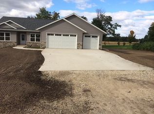 35 Klemish Cir, Center Point, IA 52213