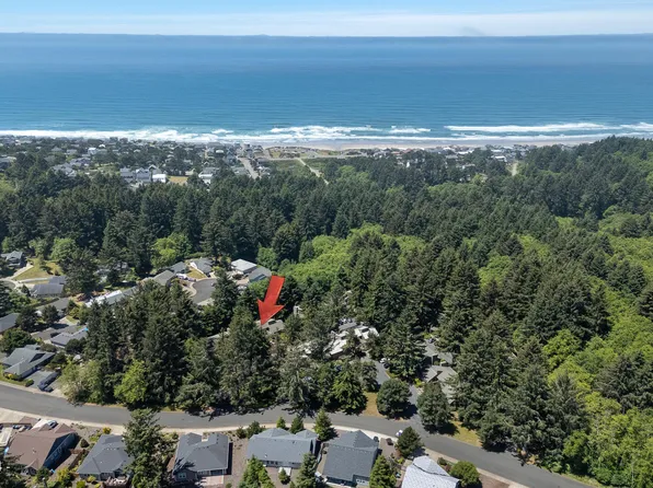5801 NE Voyage Ave APT 7, Lincoln City, OR 97367