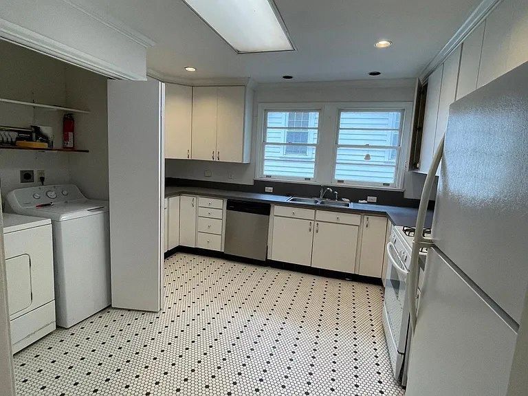 6448 Canal Blvd — Photo 11