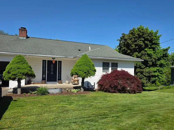 14 Kendall Ter W, Danbury, CT 06811