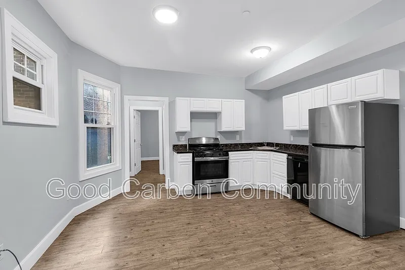 2 bed, 1.0 bath, $1,325 — Photo 4