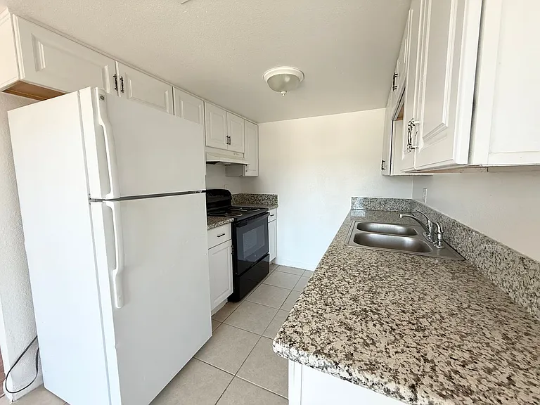 3328 N Marks Ave — Photo 25