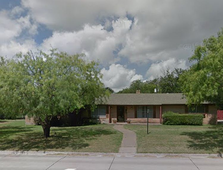 Huge Lot, Pool, Single Story