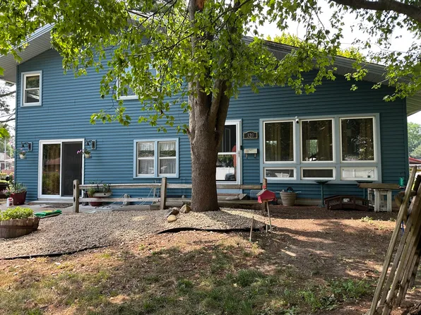 320 E Lincoln Ave, Watseka, IL 60970