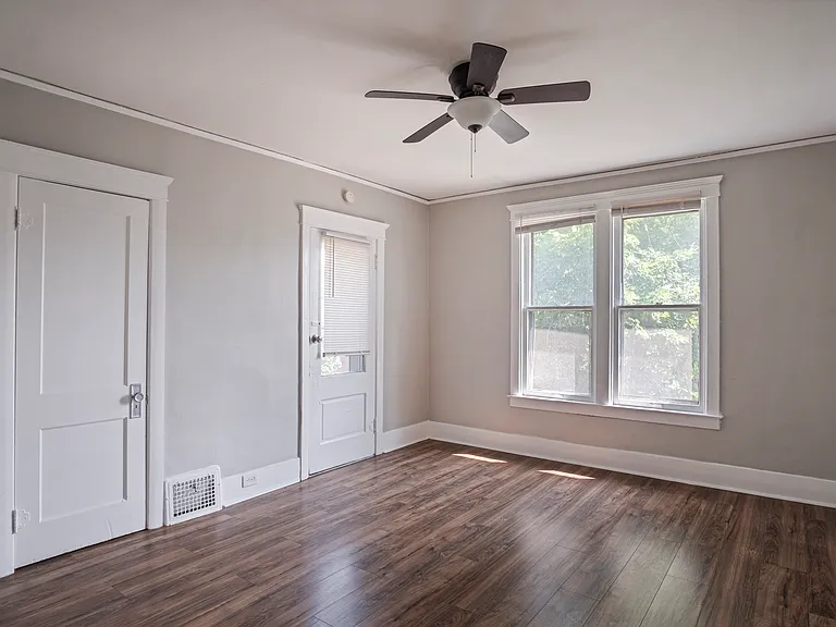 2233 Campbell St — Photo 11