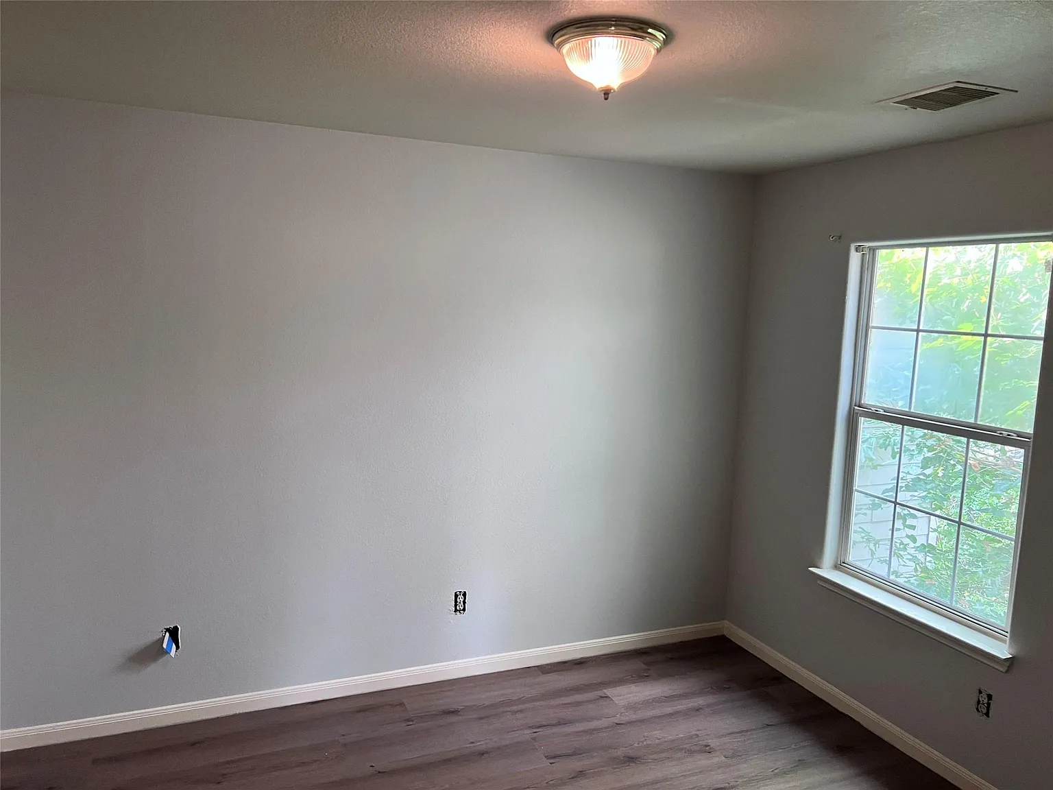 4 bed, 3.0 bath, 2034 sqft, $1,600 — Photo 3