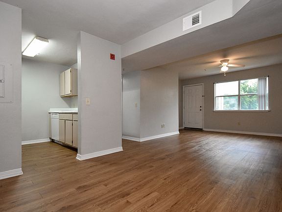 3rd image of 2360 SW Archer Rd APT 1008