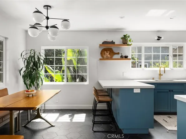 17949 Archwood St, Reseda, CA 91335