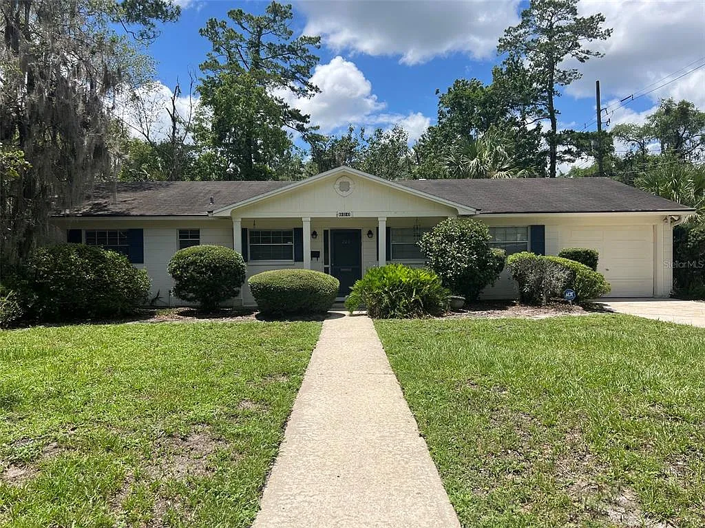 4 bed, 2.0 bath, 1560 sqft, $2,400 — Photo 1
