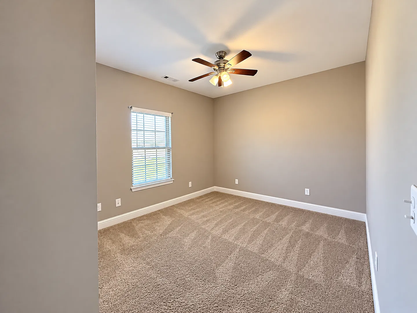 2 bedroom 2 bath Patio home for lease — Photo 3