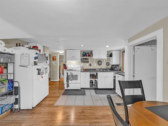 4th image of 2724 Pillette Rd