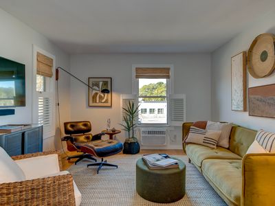 2057 Middle St APT 11, Sullivans Island, SC, 29482