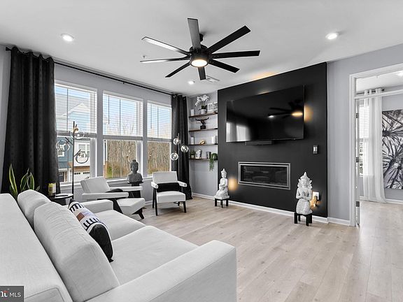 4th image of 1301 Hidden Trce