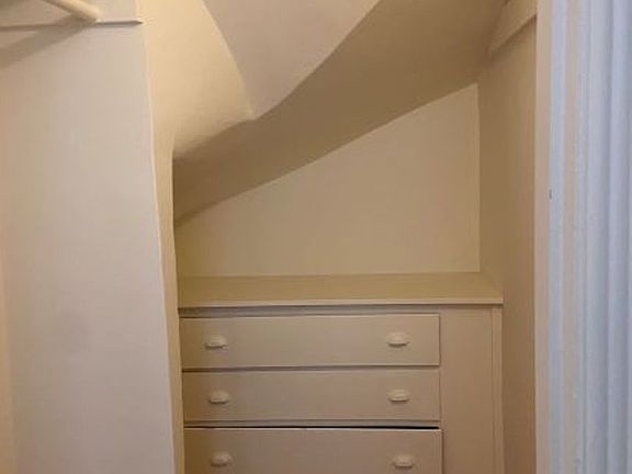 4th image of 427-429-427A Filbert St
