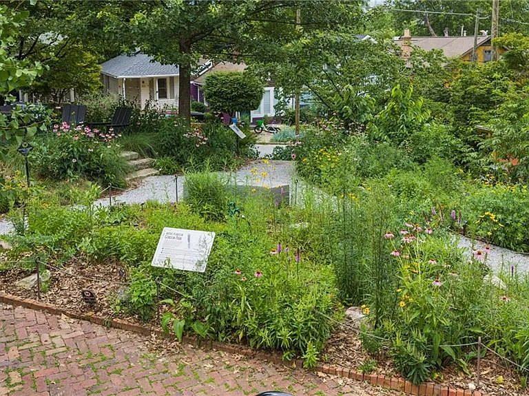 816 Virgil St NE — Photo 46