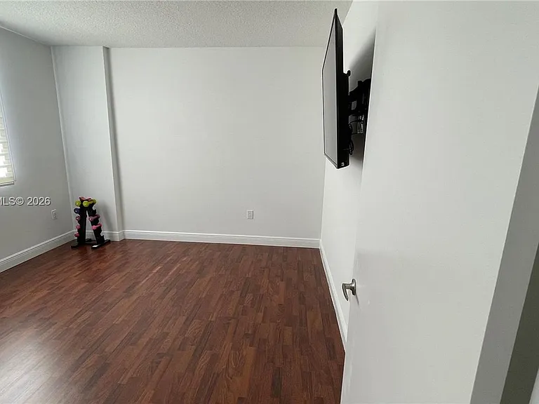 18800 NE 29th Ave #818 — Photo 9