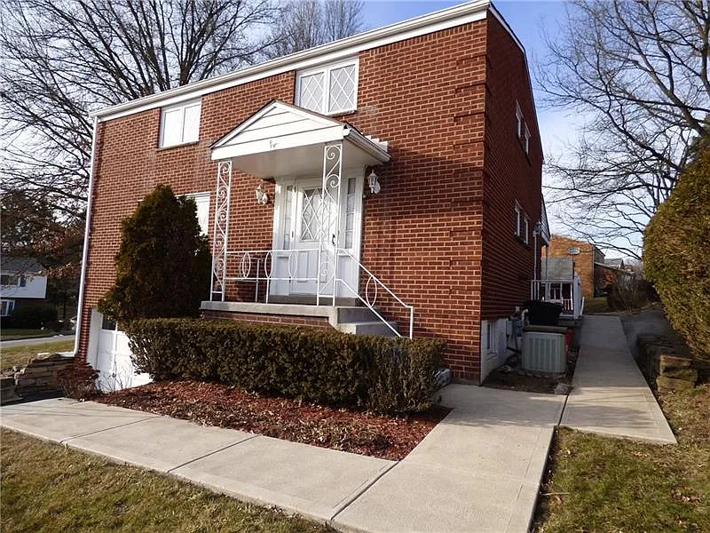 1100 Lomond Dr photo 1