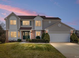 260 Cloverleaf Ct, Ann Arbor, MI 48103