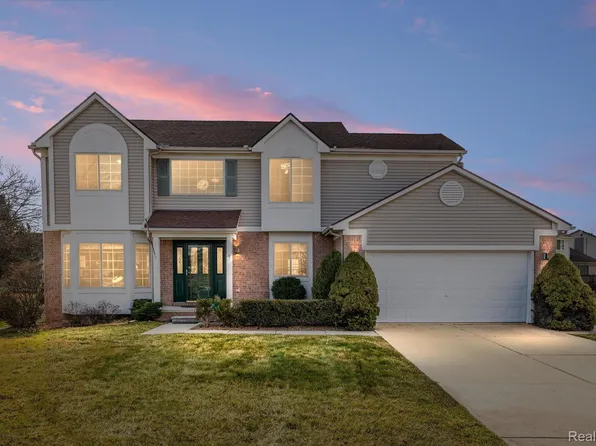 260 Cloverleaf Ct, Ann Arbor, MI 48103