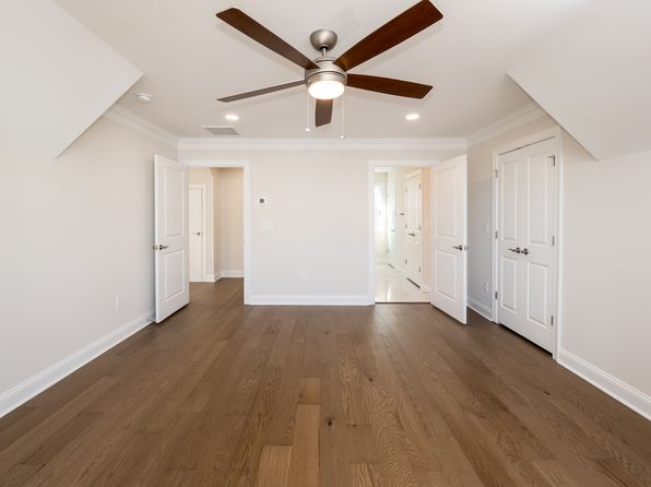 virginia-beach-virginia-402647318 picture