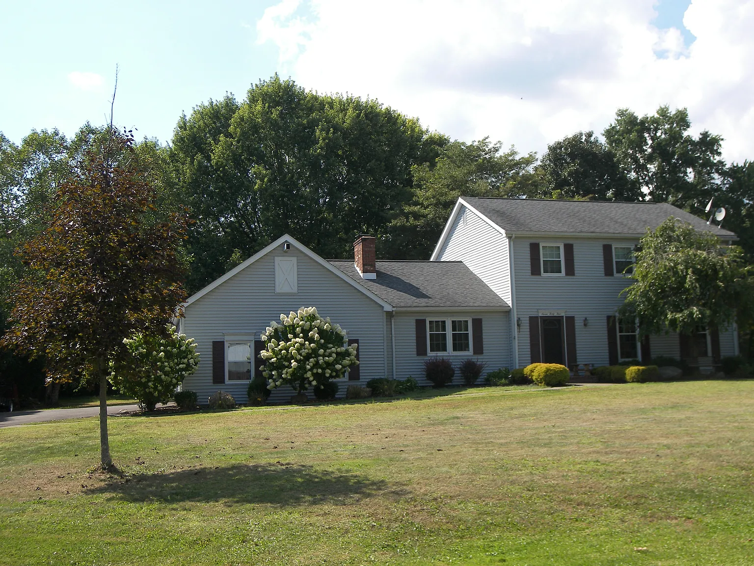 744 Tanglewood Rd photo 1