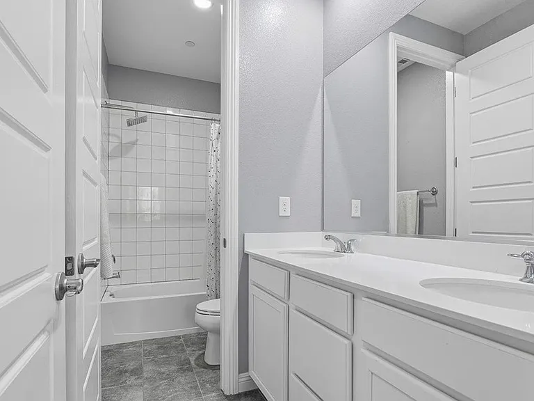 2562 Millburn Ave — Photo 24