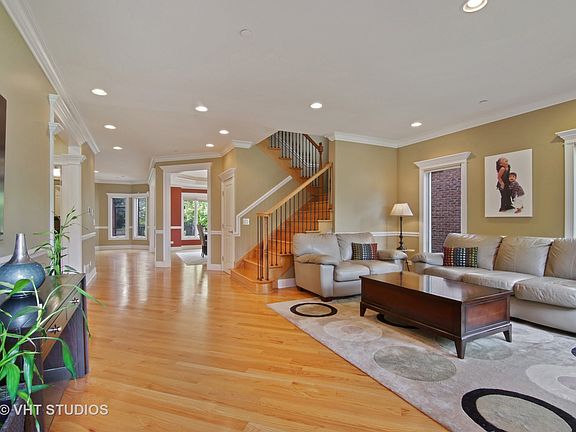 2nd image of 1703 Lunt Ave