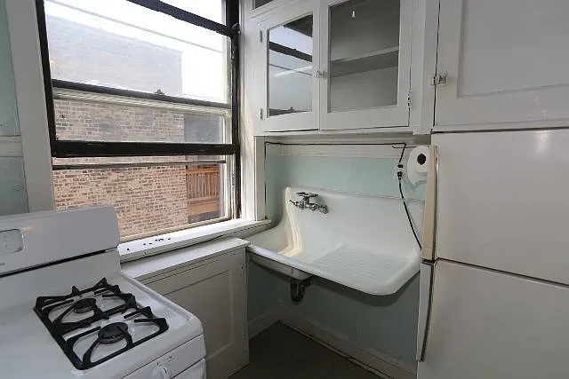 Delightful 1 Bed, 1 Bath at Winnemac + Winchester (Ravenswood) — Photo 3