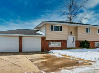 104 Babette Dr, Lexington, IL 61753