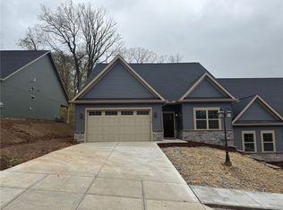 109 Hemingway Ln, Coraopolis, PA 15108