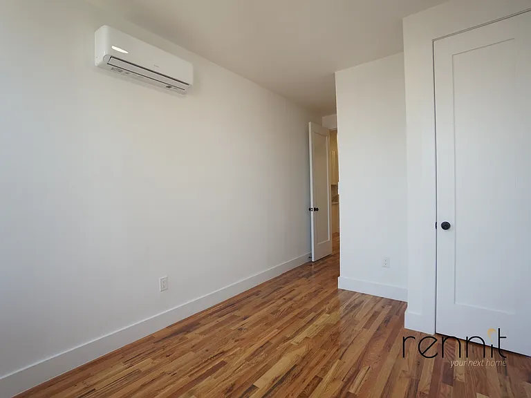 38 Cornelia St #2 — Photo 13