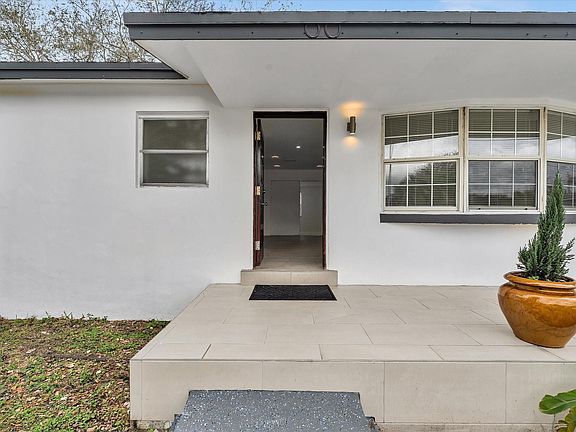 5th image of 5710 SW 54th Court
