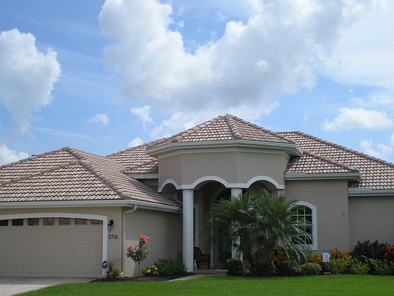 Beautiful curb appeal!