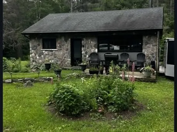 2551 Yearley Rd, Huntsville, ON P0B 1M0